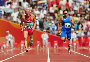 Earle&nbsp;Connor&nbsp;(R)&nbsp;competes.