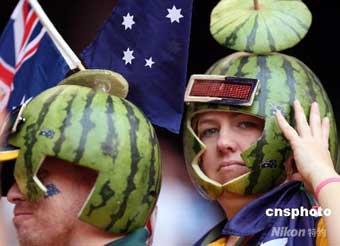 Two&nbsp;Australian&nbsp;spectators&nbsp;with&nbsp;watermelon&nbsp;helmet&nbsp;on&nbsp;the&nbsp;head&nbsp;watch&nbsp;athletic&nbsp;event&nbsp;at&nbsp;Beijing&nbsp;2008&nbsp;Paralympic&nbsp;Games&nbsp;on&nbsp;Sept.&nbsp;14,&nbsp;2008.(Photo:&nbsp;Chinanews.com)