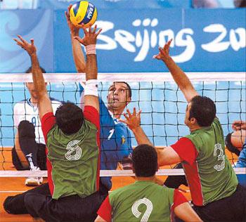 Iran's&nbsp;Jalil&nbsp;Eimery&nbsp;(No&nbsp;8)&nbsp;and&nbsp;Reza&nbsp;Peidayesh&nbsp;(No&nbsp;3)&nbsp;try&nbsp;to&nbsp;block&nbsp;a&nbsp;ball&nbsp;during&nbsp;the&nbsp;men's&nbsp;sitting&nbsp;volleyball&nbsp;gold&nbsp;medal&nbsp;match&nbsp;against&nbsp;Bosnia&nbsp;&&nbsp;Herzegovina.&nbsp;Iran&nbsp;won&nbsp;3-0.&nbsp;[Agencies]