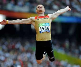 Wojtek&nbsp;Czyz&nbsp;competes.[Xinhua]