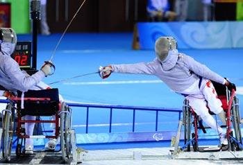 Ye&nbsp;Ruyi&nbsp;(R)&nbsp;competes.