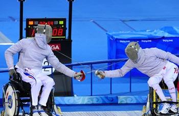 Laurent&nbsp;Francois&nbsp;(L)&nbsp;competes.