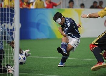 Argentine&nbsp;Lucas&nbsp;Rodriguez&nbsp;shoots.