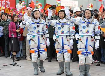 China holds see-off ceremony for Shenzhou-7 taikonauts