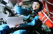 Astronauts preparing for China´s first spacewalk