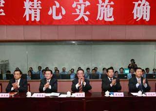 Senior leaders of the Communist Party of China (L-R) Li Keqiang, Li Changchun, Wu Bangguo, Jia Qinglin and Xi Jinping applause as they watch the launching of the Shenzhou-7 spacecraft at the Beijing Space Command and Control Center in Beijing, capital of China, Sept. 25, 2008.(Xinhua photo)