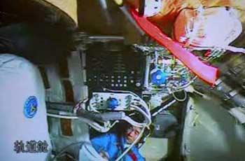 Astronauts aboard the Shenzhou-7 spacecraft began on Friday morning to unpack and assemble their extra-vehicular activity suits which were made in China and are called "Feitian". 