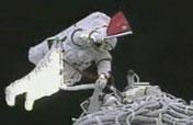 Photos: Taikonaut Zhai waving Chinese national flag from space