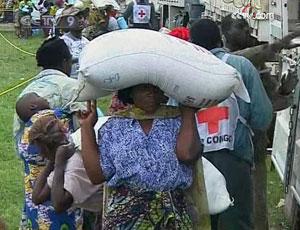 As the crisis escalates, aid is trickling in to feed the hundreds of thousands of displaced who are making their way to refugee camps.(CCTV.com)