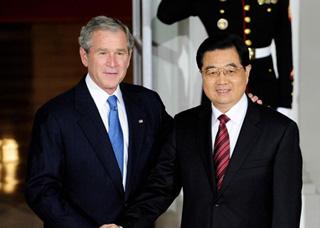 Chinese President Hu Jintao (R) is greeted by U.S. President George W. Bush upon his arrival at the North Portico of the White House before a reception dinner hosted by Bush for the leaders attending the Summit on Financial Markets and the World Economy in Washington, U.S., Nov. 14, 2008.(Xinhua Photo)