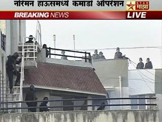 Indian National Security Guard (NSG) commandos are seen on the roof of a Jewish centre in Mumbai in this frame grab fron Star TV footage November 28, 2008.(Xinhua/Reuters Photo)