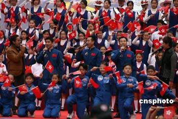 The astronauts then performed with Hong Kong entertainers. 
