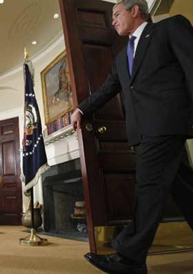 U.S. President George W. Bush arrives to make comments on the automaker's industry in the Roosevelt Room at the White House in Washington, Dec. 19, 2008. The White House announced on Friday a rescue plan of multi-billion dollars in emergency loans to bail out the country's crippled auto industry from bankruptcy. (Xinhua/Reuters Photo)