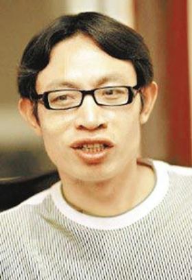 Fan Meizhong, nicknamed "running Fan" by netizens. He fled his classroom during the massive May 12 earthquake in southwest China and now has a new job in Beijing in a private training school.(Xinhuanet File Photo)