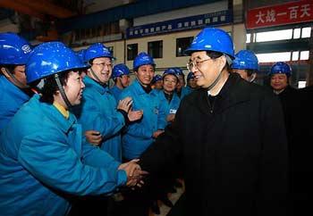 Chinese President Hu Jintao (R Front) shakes hands with a woman as he visits workers and inspects production at Dongfang Steam Turbine Works in Hanwang Township of Mianzhu City, southwest China's Sichuan Province, Dec. 28, 2008. President Hu Jintao visited quake-hit Sichuan Province on Dec. 27-29, showing concern for survivors and inspecting reconstruction work. (Xinhua/Ju Peng)