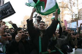 Iranians hold an anti-Israel demonstration to show support for the Palestinian people in Tehran on Dec. 29, 2008. (Xinhua/Liang Youchang)
