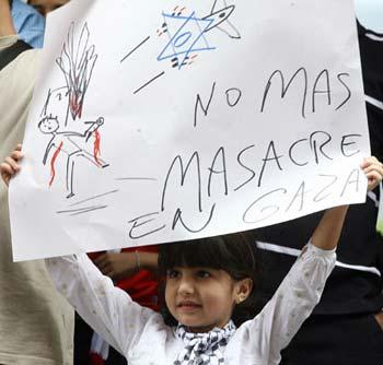 A&nbsp;Palestinian&nbsp;girl&nbsp;demonstrates&nbsp;in&nbsp;front&nbsp;of&nbsp;the&nbsp;Israeli&nbsp;Embassy&nbsp;in&nbsp;Caracas,&nbsp;capital&nbsp;of&nbsp;Venezuela,&nbsp;on&nbsp;Dec.&nbsp;29,&nbsp;2008.&nbsp;Palestinians&nbsp;who&nbsp;reside&nbsp;in&nbsp;Venezuela&nbsp;gathered&nbsp;here&nbsp;on&nbsp;Monday&nbsp;during&nbsp;a&nbsp;demonstration&nbsp;against&nbsp;Israeli&nbsp;airstrikes&nbsp;on&nbsp;the&nbsp;Gaza&nbsp;Strip.&nbsp;(Xinhua/Bolivar&nbsp;News&nbsp;Agency)