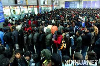 The Ministry of Railways says train stations across China expect to handle a record 188 million passengers, up 8 percent year on year.