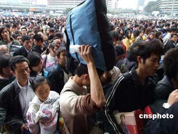 As the Spring Festival draws near, China has improved its ticket selling system as the country prepares for the travel rush. 