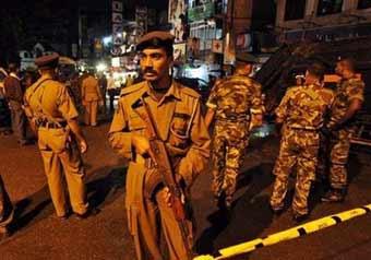 Sri Lankan policemen in Colombo in September 2008. Attackers torched a private TV station in Sri Lanka Tuesday.(AFP/File/Ishara S. Kodikara)  
