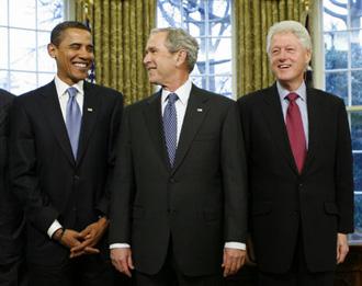 US President George W. Bush looks at President-elect Barack Obama (L), as former President Bill Clinton (R) stands by his side during a meeting in the Oval Office of the White House in Washington January 7, 2009. [Agencies]