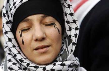 A&nbsp;woman&nbsp;takes&nbsp;part&nbsp;in&nbsp;a&nbsp;demonstration&nbsp;against&nbsp;Israel's&nbsp;offensive&nbsp;in&nbsp;Gaza&nbsp;Strip&nbsp;in&nbsp;Marseille,&nbsp;Jan.&nbsp;10,&nbsp;2009.&nbsp;(Xinhua/Reuters&nbsp;Photo)