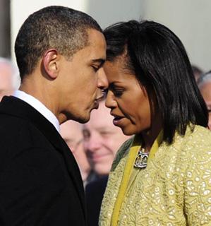 Barack Obama (L) and his wife Michelle Obama are present at the presidential inauguration ceremony held in front of the U.S. Capitol in Washington D.C. Jan. 20, 2009. (Xinhua/Zhang Yan)
