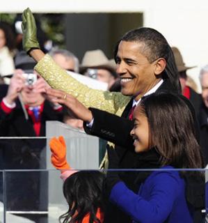 Barack Obama and his family members wave to supporters during the presidential inauguration ceremony held in front of the U.S. Capitol in Washington D.C. Jan. 20, 2009. (Xinhua/Zhang Yan)
