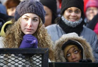 People wait for the inauguration ceremony of Barack Obama as the 44th President of the United States to begin in Washington January 20, 2009. [Agencies]