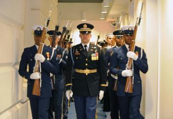 Members of the joint honor cordon carry weapons at port arms as they get ready at the US Capitol for the 56th Presidential Inauguration to begin in Washington, January 20, 2009. More than 5,000 men and women in uniform are providing military ceremonial support to the presidential inauguration, a tradition dating back to George Washington's 1789 inauguration. [Agencies]