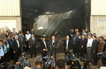 U.N.&nbsp;Secretary-General&nbsp;Ban&nbsp;Ki-moon&nbsp;(C)&nbsp;speaks&nbsp;to&nbsp;journalists&nbsp;in&nbsp;Gaza&nbsp;City&nbsp;January&nbsp;20,&nbsp;2009,&nbsp;in&nbsp;front&nbsp;of&nbsp;the&nbsp;United&nbsp;Nations&nbsp;compound&nbsp;that&nbsp;was&nbsp;struck&nbsp;by&nbsp;Israeli&nbsp;fire&nbsp;during&nbsp;Israel's&nbsp;offensive.&nbsp;Voicing&nbsp;shock&nbsp;at&nbsp;stark&nbsp;scenes&nbsp;of&nbsp;destruction,&nbsp;Ban&nbsp;visited&nbsp;the&nbsp;Gaza&nbsp;Strip&nbsp;on&nbsp;Tuesday,&nbsp;and&nbsp;Israel&nbsp;was&nbsp;poised&nbsp;to&nbsp;withdraw&nbsp;its&nbsp;troops&nbsp;before&nbsp;the&nbsp;U.S.&nbsp;presidential&nbsp;inauguration&nbsp;later&nbsp;in&nbsp;the&nbsp;day.&nbsp;[Agencies]