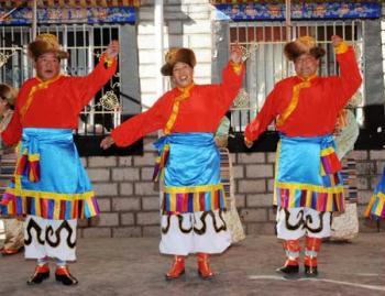 People of the Tibetan ethnic group dance to celebrate the setting of the Serfs Emancipation Day in Lhasa, capital of southwest China's Tibet Autonomous Region, Jan. 19, 2009. The People's Congress (legislature) of Tibet Autonomous Region endorsed a bill on Monday to designate March 28 as the Serfs Emancipation Day to mark the date on which about 1 million serfs in the region were freed 50 years ago. On March 28, 1959, China's central government announced it would dissolve the aristocratic local government of Tibet and replace it with a preparatory committee for establishing Tibet Autonomous Region. (Xinhua/Chogo)