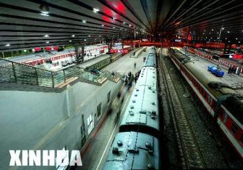 China's rail network is being pushed to its limits as the Spring Festival travel rush continues, with another passenger peak reached on Wednesday.