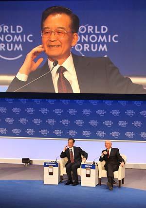 Chinese Premier Wen Jiabao (L) answers questions after speaking at the World Economic Forum annual meeting, in Davos, Switzerland, on Jan. 28, 2009. (Xinhua/Yao Dawei)