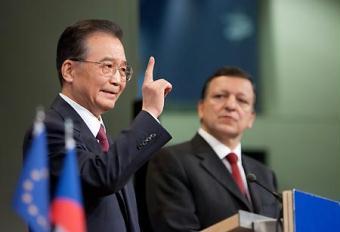 Chinese&nbsp;Premier&nbsp;Wen&nbsp;Jiabao&nbsp;(L)&nbsp;speaks&nbsp;as&nbsp;European&nbsp;Commission&nbsp;President&nbsp;Jose&nbsp;Manuel&nbsp;Barroso&nbsp;listens&nbsp;at&nbsp;the&nbsp;joint&nbsp;press&nbsp;conference&nbsp;held&nbsp;after&nbsp;their&nbsp;talks&nbsp;at&nbsp;European&nbsp;Union&nbsp;headquarters&nbsp;in&nbsp;Brussels,&nbsp;Belgium,&nbsp;Jan.&nbsp;30,&nbsp;2009.&nbsp;(Xinhua/Xu&nbsp;Jinquan)