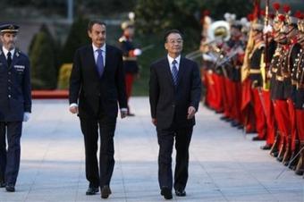 Prime&nbsp;Minister&nbsp;of&nbsp;China&nbsp;Wen&nbsp;Jiabao,&nbsp;right,&nbsp;and&nbsp;Spanish&nbsp;Prime&nbsp;Minister&nbsp;Jose&nbsp;Luis&nbsp;Rodriguez&nbsp;Zapatero,&nbsp;left,&nbsp;review&nbsp;the&nbsp;troops&nbsp;at&nbsp;the&nbsp;Moncloa&nbsp;Palace&nbsp;in&nbsp;Madrid&nbsp;on&nbsp;Friday,&nbsp;Jan.&nbsp;30,&nbsp;2009.&nbsp;(AP&nbsp;Photo/Victor&nbsp;R.&nbsp;Caivano)