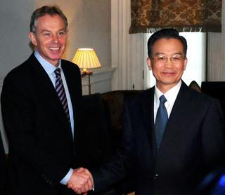 Chinese&nbsp;Premier&nbsp;Wen&nbsp;Jiabao&nbsp;(R)&nbsp;shakes&nbsp;hands&nbsp;with&nbsp;former&nbsp;British&nbsp;Prime&nbsp;Minister&nbsp;Tony&nbsp;Blair&nbsp;during&nbsp;their&nbsp;meeting&nbsp;in&nbsp;London&nbsp;Feb.&nbsp;1,&nbsp;2009.&nbsp;Wen&nbsp;is&nbsp;on&nbsp;a&nbsp;three-day&nbsp;official&nbsp;visit&nbsp;to&nbsp;Britain,&nbsp;the&nbsp;last&nbsp;leg&nbsp;of&nbsp;his&nbsp;week-long&nbsp;European&nbsp;tour.&nbsp;(Xinhua/Ma&nbsp;Jianguo)