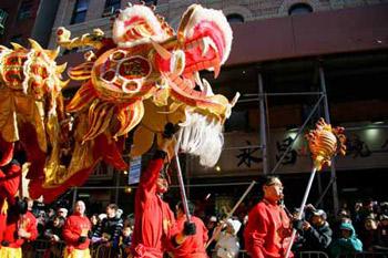 Local Chinese perform dragon dance during a parade celebrating the Chinese Lunar New Year, the Year of the Ox, on February 1, 2009 at the Chinatown in New York.(Xinhua/Hou Jun)