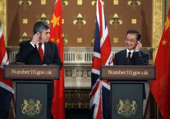 British&nbsp;Prime&nbsp;Minister&nbsp;Gordon&nbsp;Brown&nbsp;(L)&nbsp;and&nbsp;visiting&nbsp;Chinese&nbsp;Premier&nbsp;Wen&nbsp;Jiabao&nbsp;meet&nbsp;the&nbsp;press&nbsp;in&nbsp;London,&nbsp;Britain,&nbsp;Feb.&nbsp;2,&nbsp;2009.&nbsp;(Xinhua/Lan&nbsp;Hongguang)