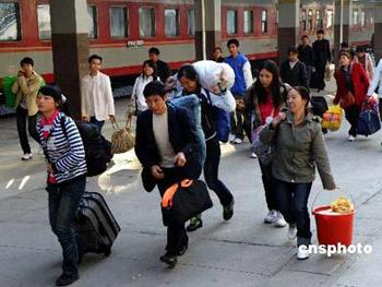 Nearly 900 extra trains are in service to ease the pressure, and big stations like Chengdu and Chongqing have opened emergency control centers for the convenience of passengers.