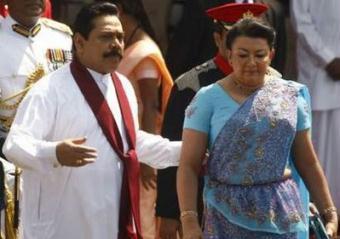 Sri Lanka's President Mahinda Rajapaksa and his wife Shiranthi leave after Independence Day celebrations in Colombo February 4, 2009. The United States and Britain urged a temporary ceasefire in Sri Lanka to evacuate casualties and allow relief into the war zone as the island state celebrated independence from colonial ruler Britain on Wednesday.REUTERS/Buddhika Weerasinghe(SRI LANKA)