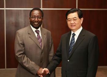 Visiting&nbsp;Chinese&nbsp;President&nbsp;Hu&nbsp;Jintao&nbsp;(R)&nbsp;meets&nbsp;with&nbsp;President&nbsp;of&nbsp;the&nbsp;Malian&nbsp;National&nbsp;Assembly&nbsp;Dioncounda&nbsp;Traore&nbsp;in&nbsp;Bamako,&nbsp;capital&nbsp;of&nbsp;Mali,&nbsp;Feb.&nbsp;13,&nbsp;2009.&nbsp;(Xinhua/Ju&nbsp;Peng)