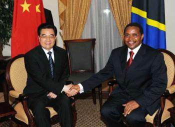 Visiting&nbsp;Chinese&nbsp;President&nbsp;Hu&nbsp;Jintao&nbsp;(L)&nbsp;meets&nbsp;with&nbsp;his&nbsp;Tanzanian&nbsp;counterpart&nbsp;Jakaya&nbsp;Mrisho&nbsp;Kikwete&nbsp;in&nbsp;Dar&nbsp;es&nbsp;Salaam,&nbsp;Tanzania,&nbsp;Feb.&nbsp;15,&nbsp;2009.