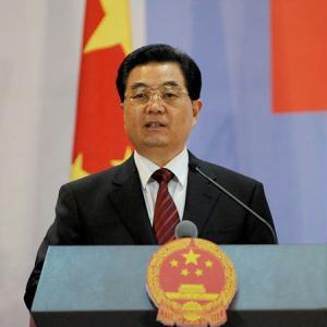 Visiting&nbsp;Chinese&nbsp;President&nbsp;Hu&nbsp;Jintao&nbsp;addresses&nbsp;a&nbsp;welcoming&nbsp;rally&nbsp;attended&nbsp;by&nbsp;people&nbsp;from&nbsp;various&nbsp;sectors&nbsp;in&nbsp;Dar&nbsp;es&nbsp;Salaam,&nbsp;Tanzania,&nbsp;Feb.&nbsp;16,&nbsp;2009.&nbsp;(Xinhua/Ju&nbsp;Peng)