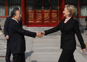 Chinese State Councilor Dai Bingguo (L) meets with visiting U.S. Secretary of State Hillary Clinton in Beijing, China, Feb. 21, 2009. (Xinhua/Liu Weibing)