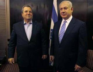 Israel's Likud party leader Benjamin Netanyahu (R) stands with Defence Minister Ehud Barak before their meeting in Jerusalem February 23, 2009.REUTERS/Ammar Awad