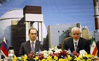 Head of Iran's Atomic Energy Organisation Gholam Reza Aghazadeh (R) and Russia's atomic energy head Sergei Kiriyenko (L) attend a meeting with their delegations at the Bushehr nuclear power plant.(AFP/Behrouz Mehri)