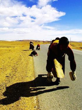 The people of Tibet are free to practice their religion, as China's legislation ensures freedom of religious belief for all individuals. Sun Wei takes a closer look at religious worship in the region.