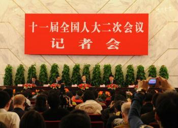 Minister of Commerce Chen Deming (2nd L), Minister of Industry and Information Technology Li Yizhong (3rd L) and Minister of Human Resources and Social Security Yin Weimin (4th L) attend a press conference on 