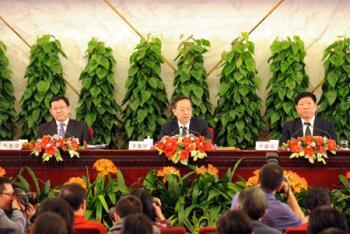Minister of Commerce Chen Deming (L), Minister of Industry and Information Technology Li Yizhong (C) and Minister of Human Resources and Social Security Yin Weimin attend a press conference on 
